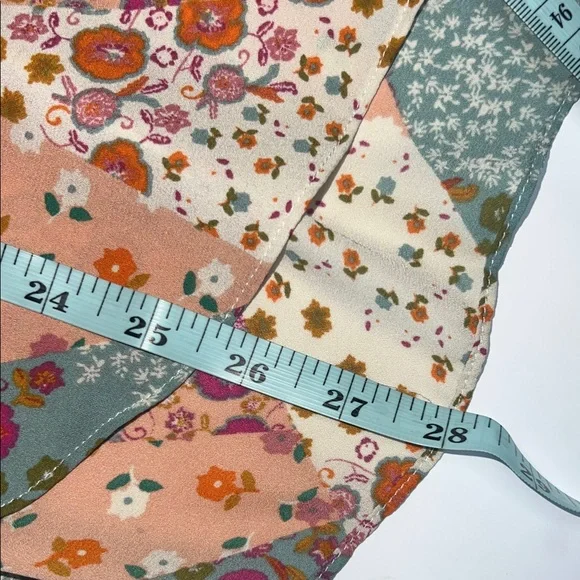 Like New Women’s Rose & Olive Multicolor Floral Blouse - Picture 8 of 10